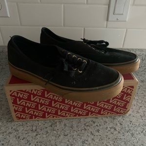 Vans . Classic black .